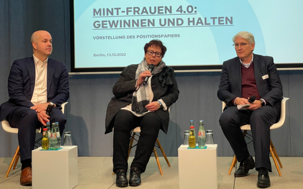 v.l.n.r.: Prof. Marcel Fratzscher, Prof. Barbara Schwarze, Thomas Leubner