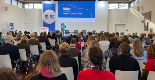 Podiumsdiskussion auf der MINTvernetzt-Tagung