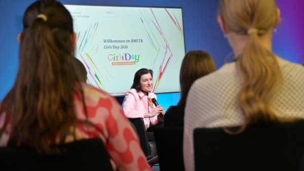 Dorothee Bär beim Girls'Day 2026