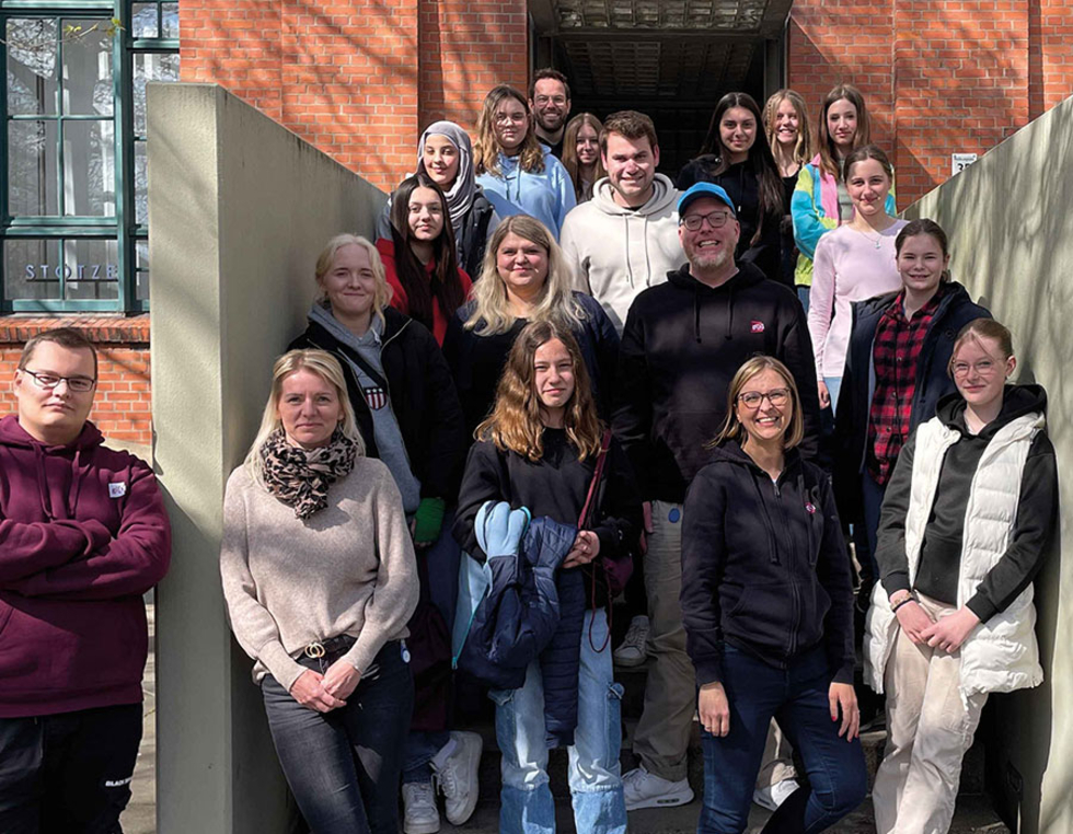 Gruppenbild mit Girls'Day-Teilnehmerinnen bei VW gis