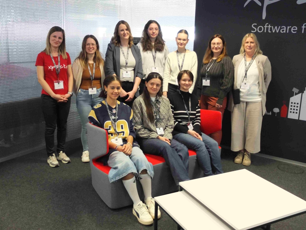 Gruppenbild mit Girls'Day-Teilnehmerinnen bei xpecto