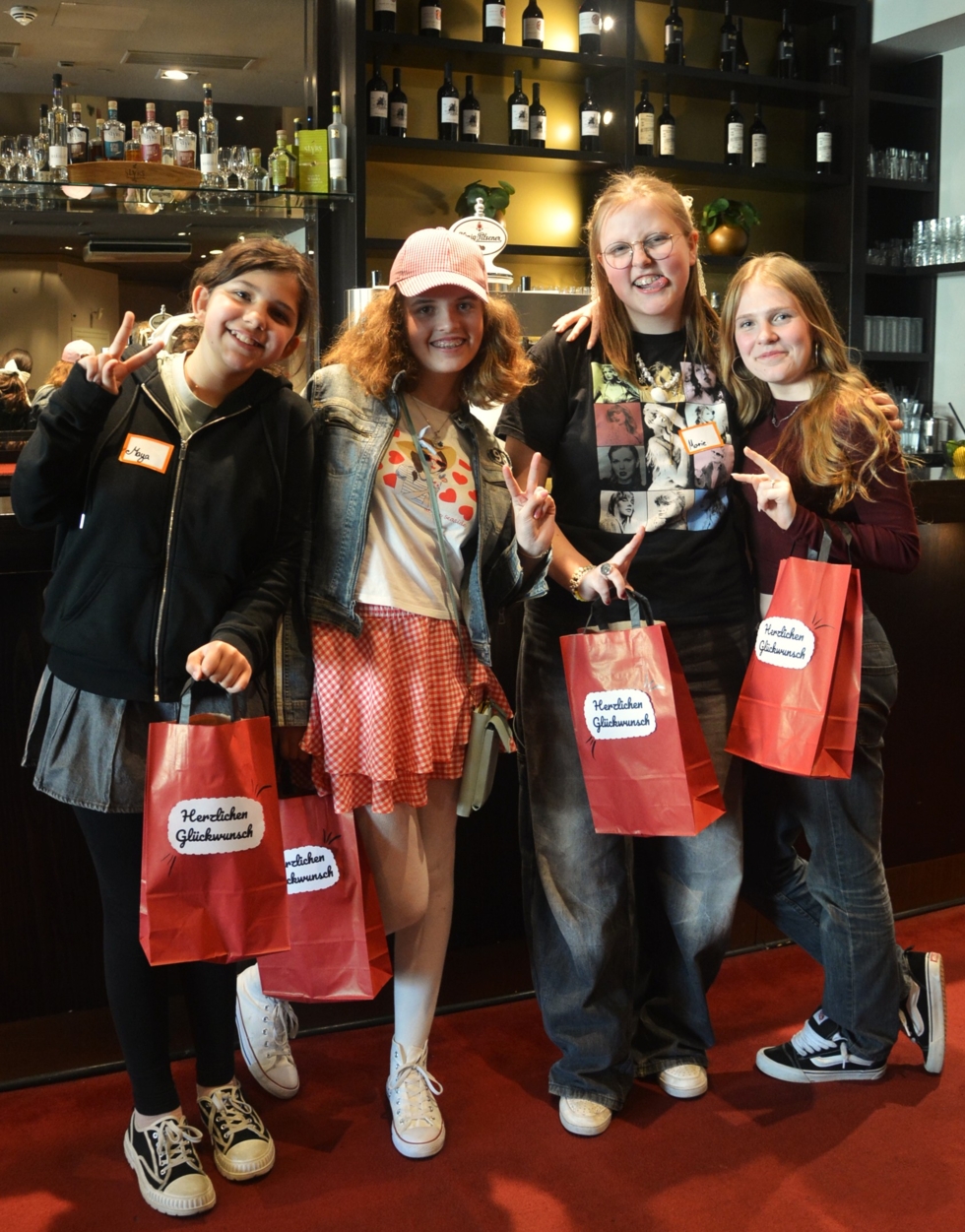 Gruppenfoto der Girls'Day-Teilnehmerinnen beim gop