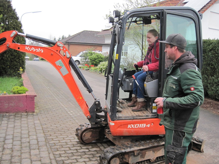 Mini Bagger Fahren Und Gartnern Girls Day